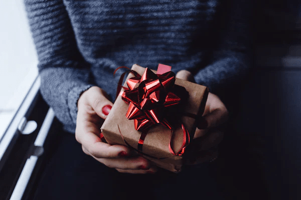 FIVE BEST UNIQUE GIFTS FOR YOUR ELDER SIBLINGS