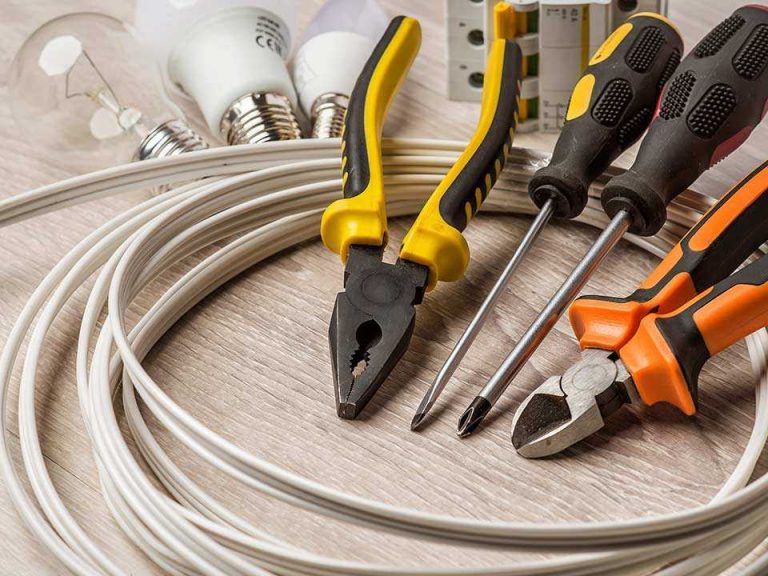 Find an electrician to handle your emergency problem