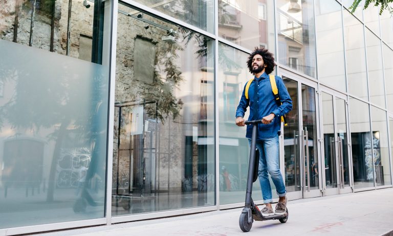 How does an electric scooter work 2
