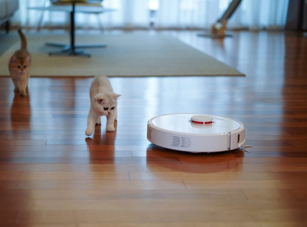 8 Essential Smart Cleaning Devices for a Spotless Home
