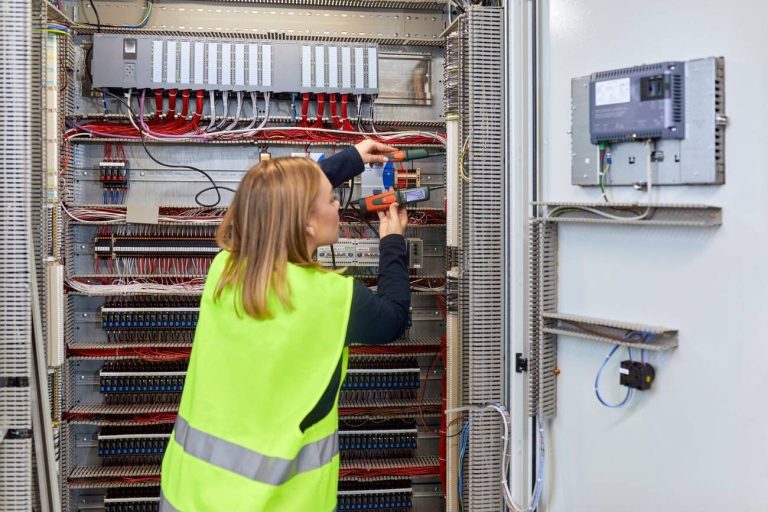 Unlocking the Potential of Smart Homes with an Expert Electrician