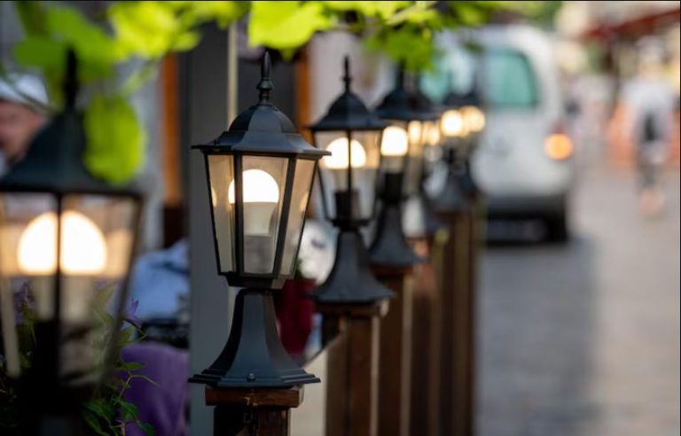 Outdoor Lighting That Cuts Energy & Upkeep Costs