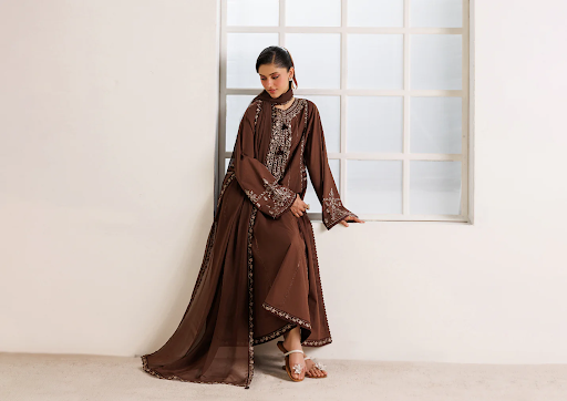 Why Pakistani Fashion UK Online Is Booming Right Now